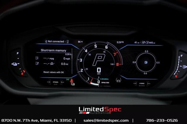 Photo of 2025 White Lamborghini Urus