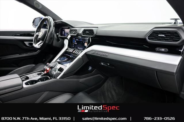 Photo of 2020 Blue Lamborghini Urus