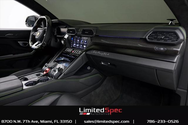 Photo of 2019 White Lamborghini Urus