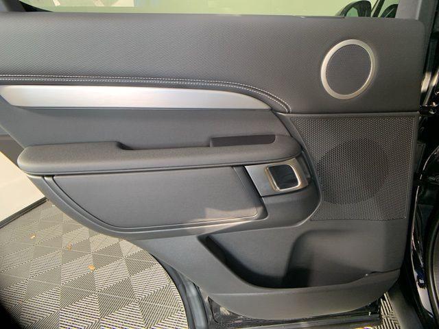 Photo of 2025 Santorini Black Land Rover Discovery