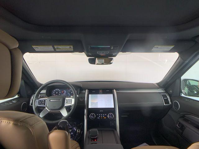 Photo of 2025 Santorini Black Land Rover Discovery
