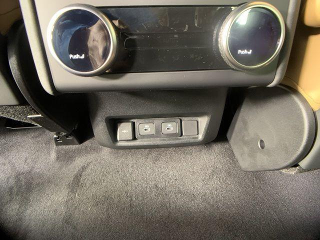 Photo of 2025 Santorini Black Land Rover Discovery