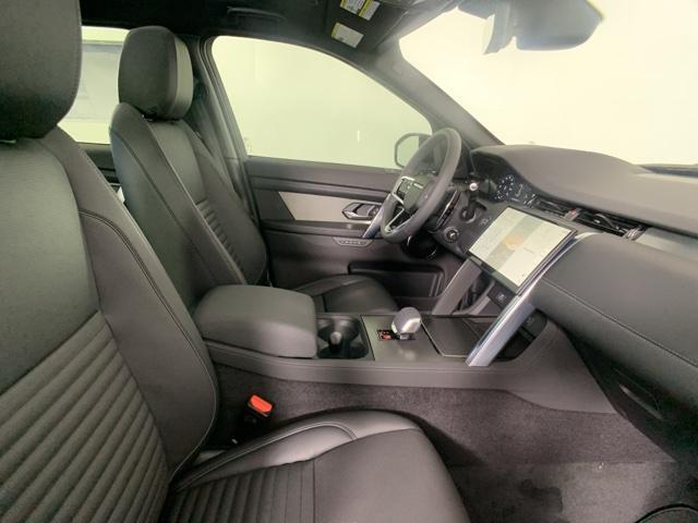 Photo of 2024 Fuji White Land Rover Discovery Sport