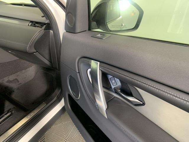 Photo of 2024 Fuji White Land Rover Discovery Sport