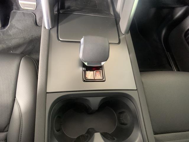 Photo of 2024 Fuji White Land Rover Discovery Sport