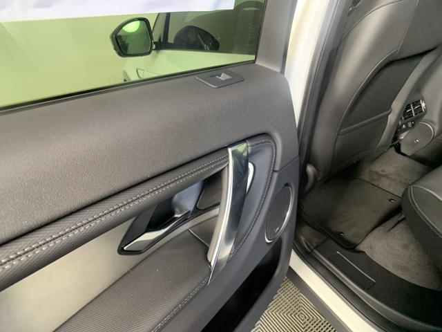 Photo of 2024 Fuji White Land Rover Discovery Sport