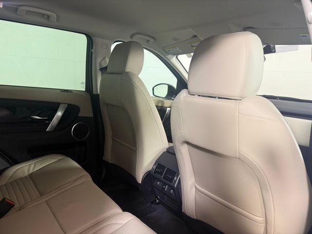 Photo of 2021 Fuji White Land Rover Discovery Sport