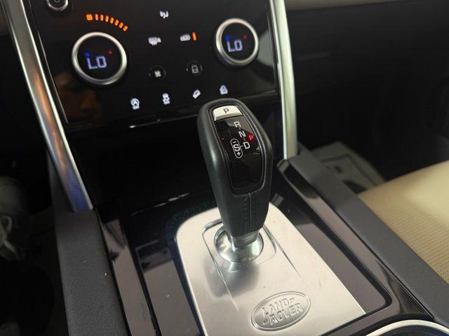 Photo of 2021 Fuji White Land Rover Discovery Sport