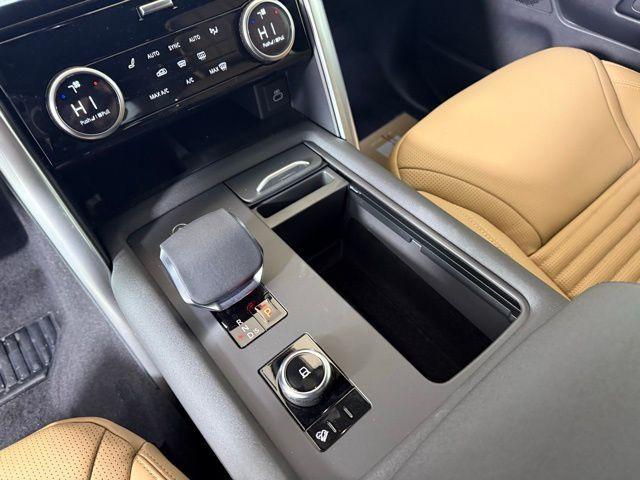 Photo of 2025 Carpathian Grey Land Rover Discovery