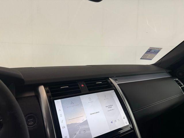 Photo of 2025 Santorini Black Land Rover Discovery