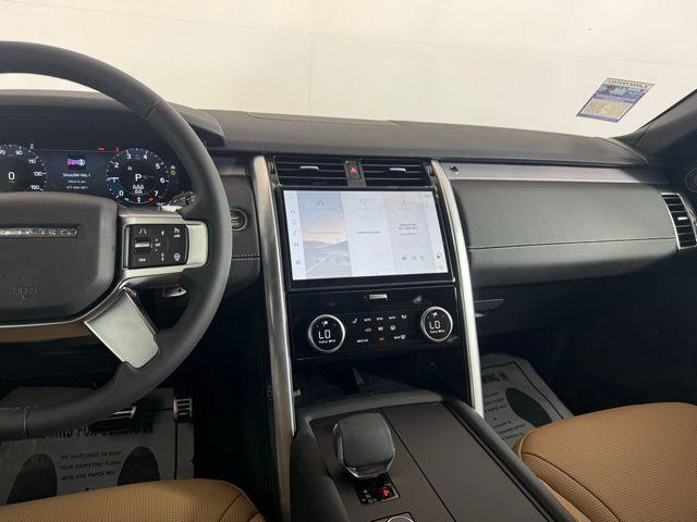 Photo of 2025 Santorini Black Land Rover Discovery