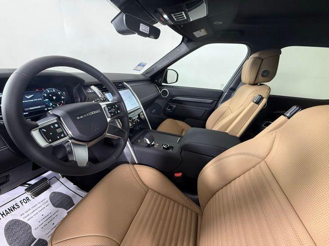 Photo of 2025 Santorini Black Land Rover Discovery