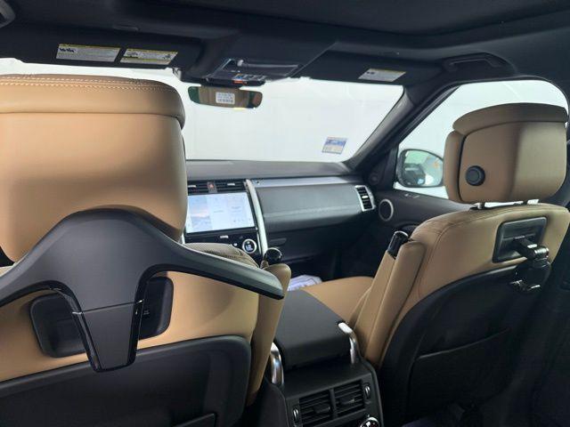 Photo of 2025 Santorini Black Land Rover Discovery