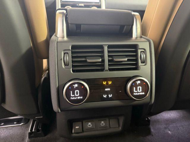 Photo of 2025 Santorini Black Land Rover Discovery