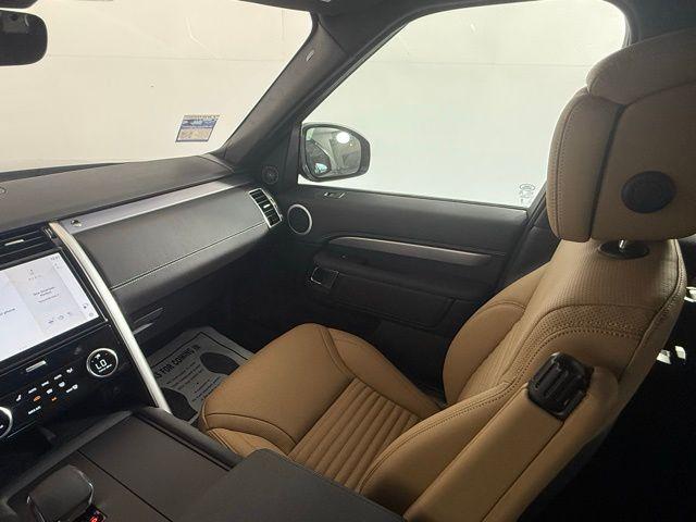 Photo of 2025 Santorini Black Land Rover Discovery