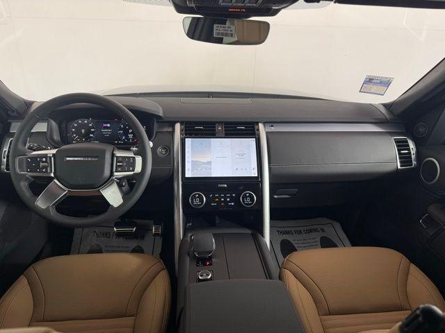 Photo of 2025 Santorini Black Land Rover Discovery
