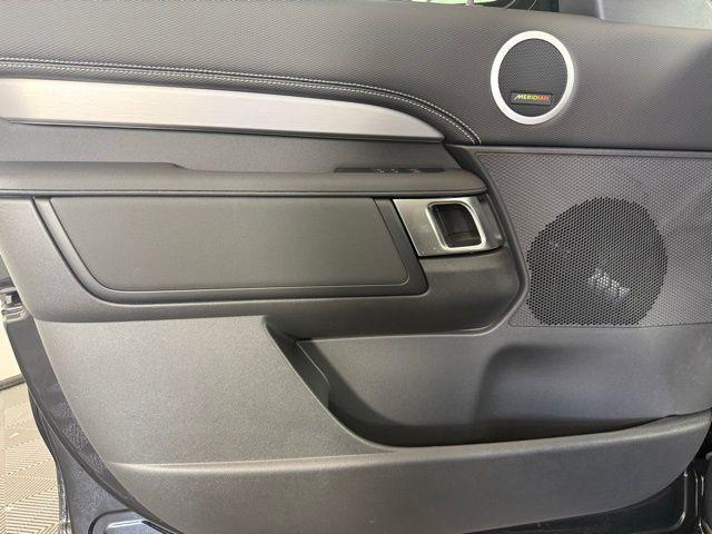Photo of 2025 Santorini Black Land Rover Discovery