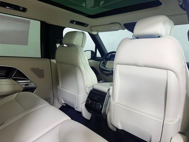 Photo of 2025 Santorini Black Land Rover Range Rover