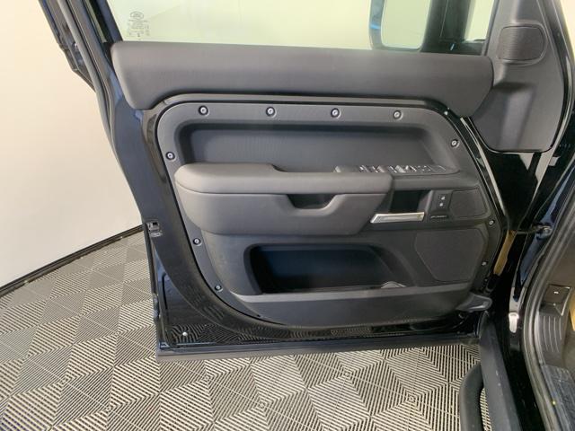 Photo of 2025 Santorini Black Land Rover Defender