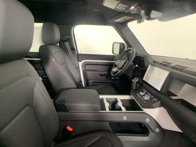 Photo of 2025 Fuji White Land Rover Defender