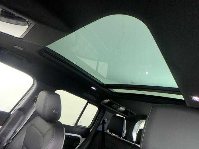 Photo of 2025 Fuji White Land Rover Defender