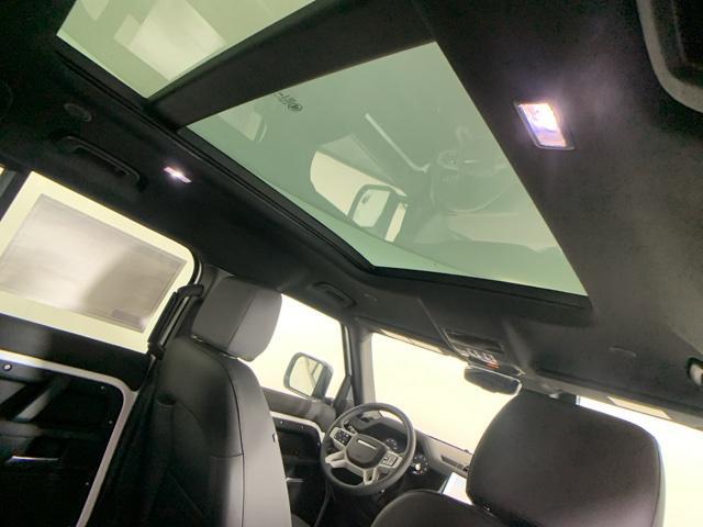 Photo of 2025 Fuji White Land Rover Defender