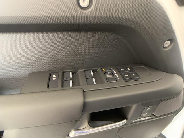 Photo of 2025 Fuji White Land Rover Defender