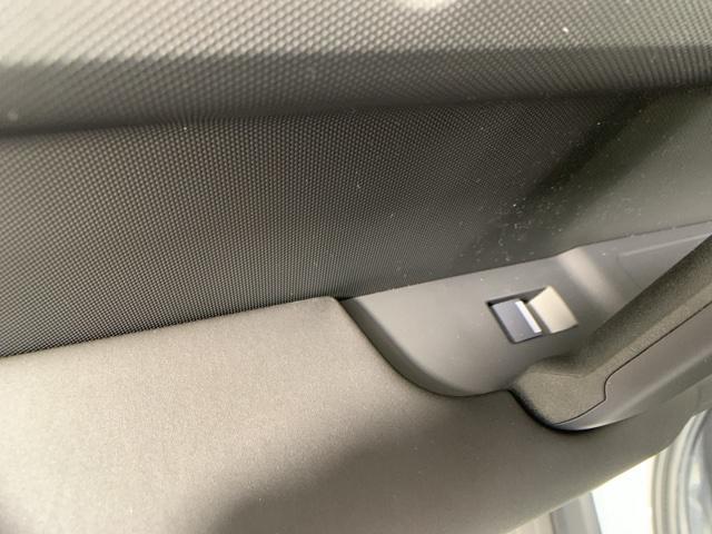 Photo of 2025 Fuji White Land Rover Defender