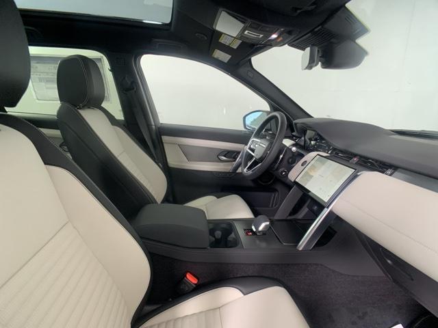 Photo of 2024 Santorini Black Metallic Land Rover Discovery Sport