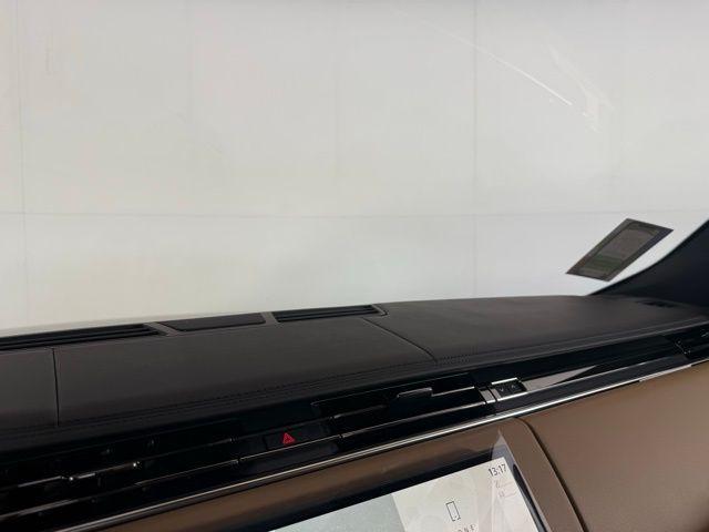 Photo of 2025 British Racing Green In Satin Finish Land Rover Range Rover