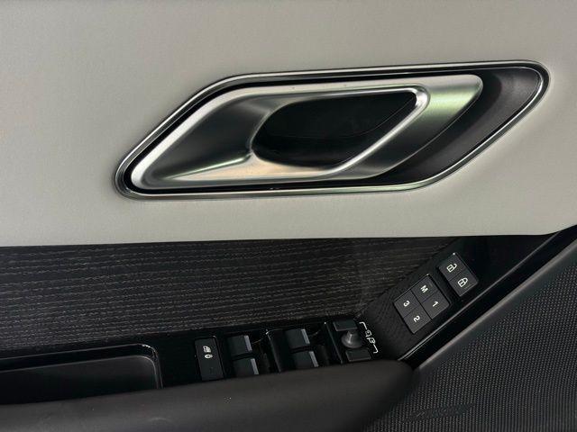 Photo of 2026 Fuji White Land Rover Range Rover Velar