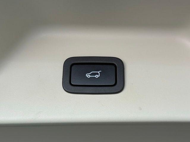 Photo of 2019 Santorini Black Land Rover Range Rover