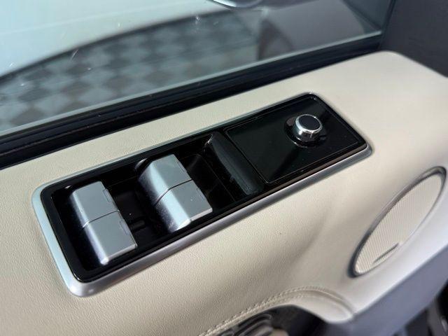 Photo of 2019 Santorini Black Land Rover Range Rover