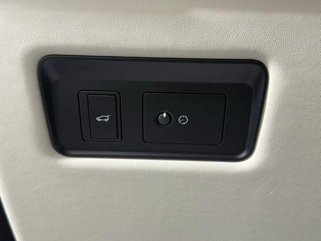 Photo of 2019 Santorini Black Land Rover Range Rover