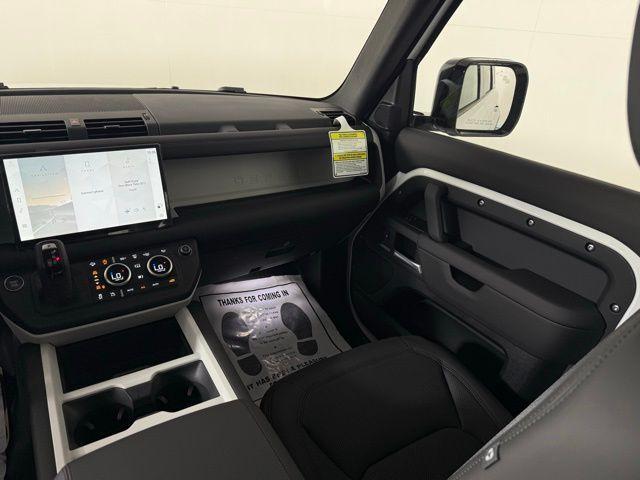 Photo of 2025 Fuji White Land Rover Defender