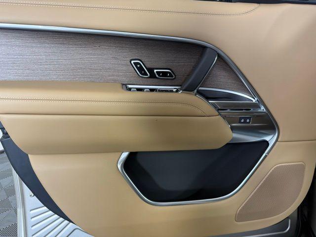 Photo of 2025 Batumi Gold Land Rover Range Rover