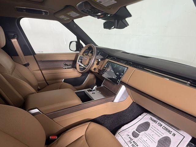 Photo of 2025 Batumi Gold Land Rover Range Rover