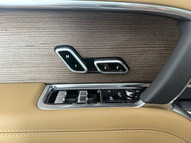 Photo of 2025 Batumi Gold Land Rover Range Rover
