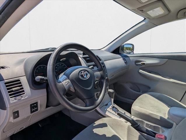 Photo of 2013 Super White Toyota Corolla