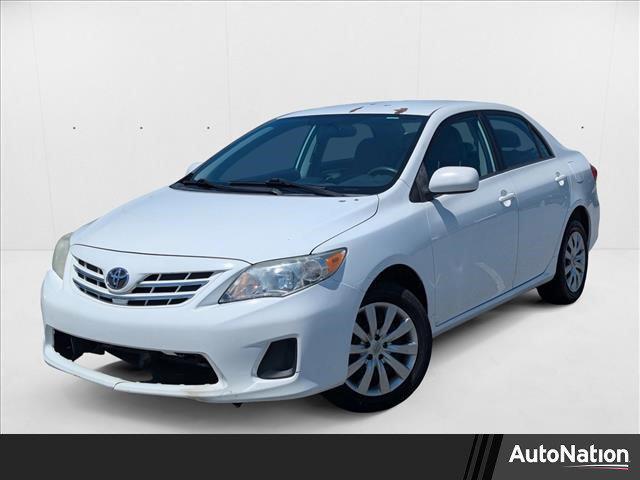 Photo of 2013 Super White Toyota Corolla
