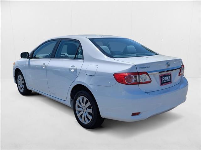 Photo of 2013 Super White Toyota Corolla