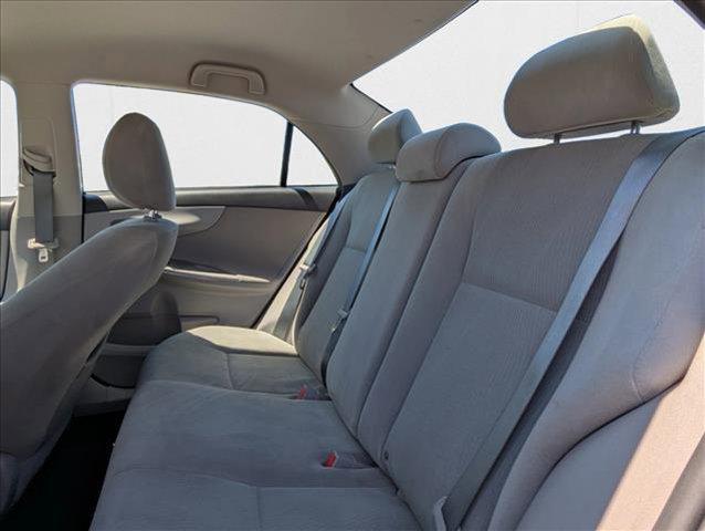Photo of 2013 Super White Toyota Corolla