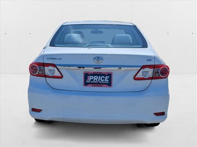 Photo of 2013 Super White Toyota Corolla