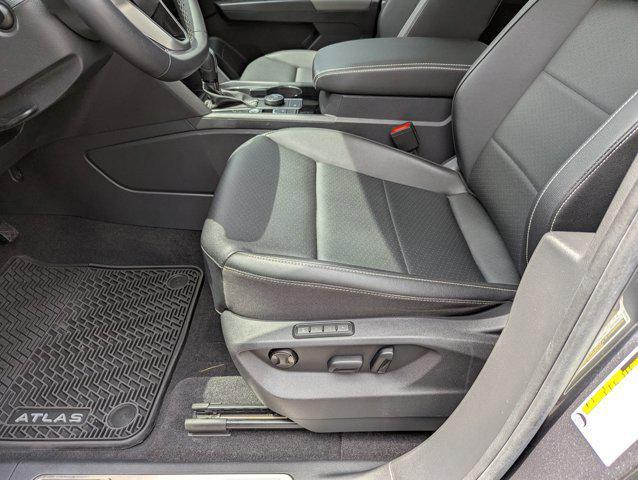 Photo of 2023 Silver/Gray Volkswagen Atlas
