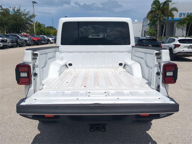 Photo of 2021 Bright White Clearcoat Jeep Gladiator