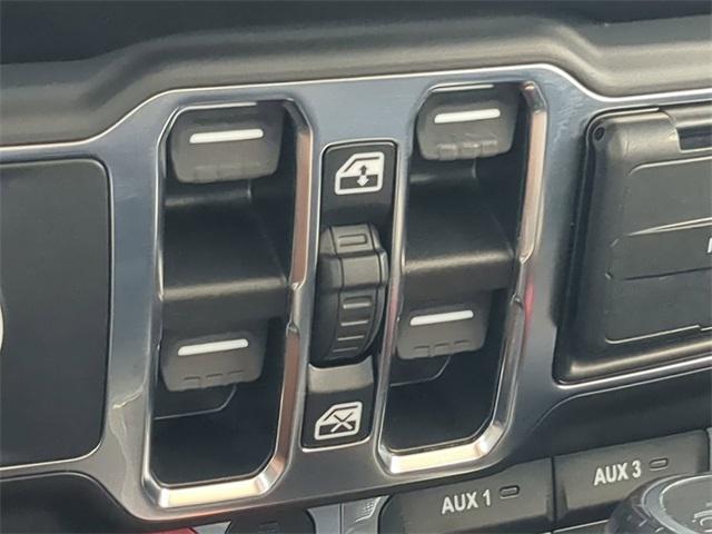 Photo of 2021 Bright White Clearcoat Jeep Gladiator
