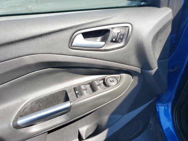 Photo of 2017 Lightning Blue Metallic Ford Escape