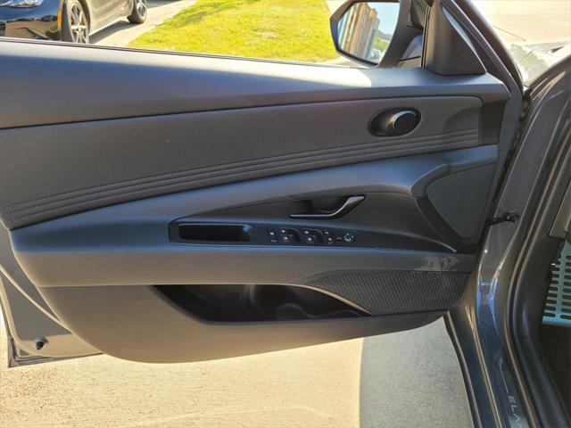 Photo of 2025 Ecotronic Gray Hyundai ELANTRA