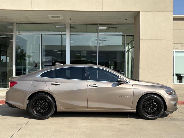Photo of 2018 Sandy Ridge Metallic Chevrolet Malibu