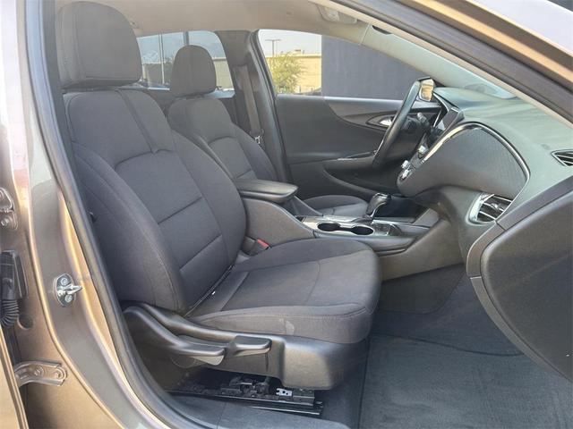Photo of 2018 Sandy Ridge Metallic Chevrolet Malibu